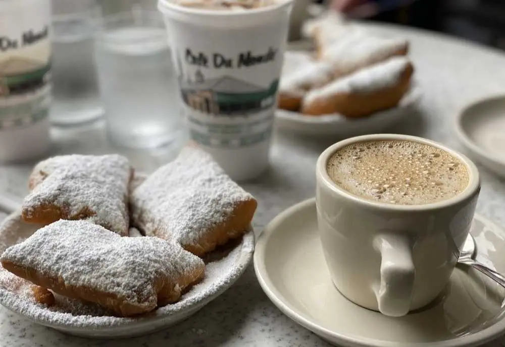 Famous Beignets at Cafe Du Monde, Best breakfast joints in New Orleans, LA
