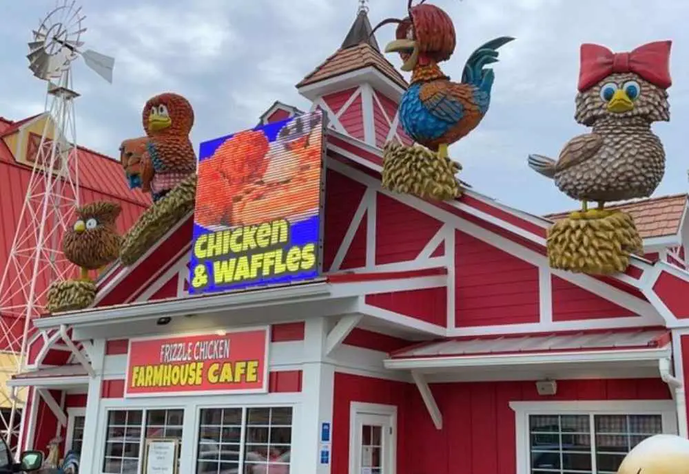 Frizzle Chicken Farmhouse Café, best breakfast spots in Pigeon Forge, TN