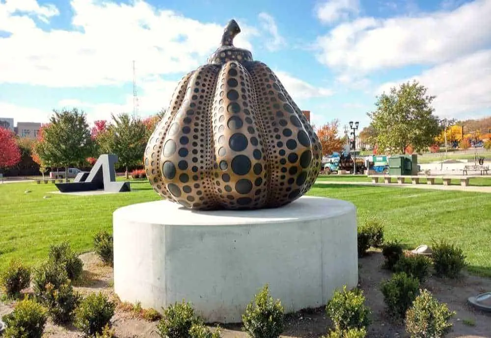 John and Mary Pappajohn Sculpture Park, best activities in Iowa