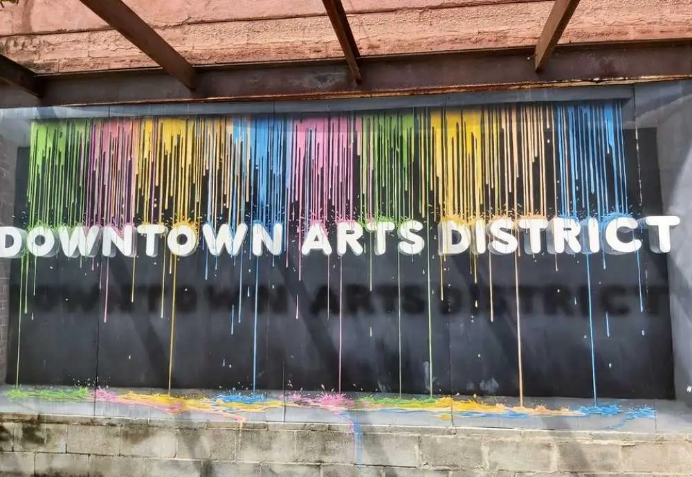 Cool things to do in Baytown, Texas, Umbrella Alley