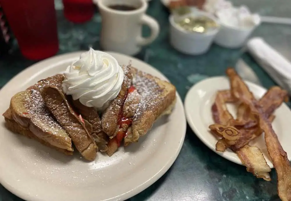 Clary’s Café, best breakfast restaurants in savannah georgia