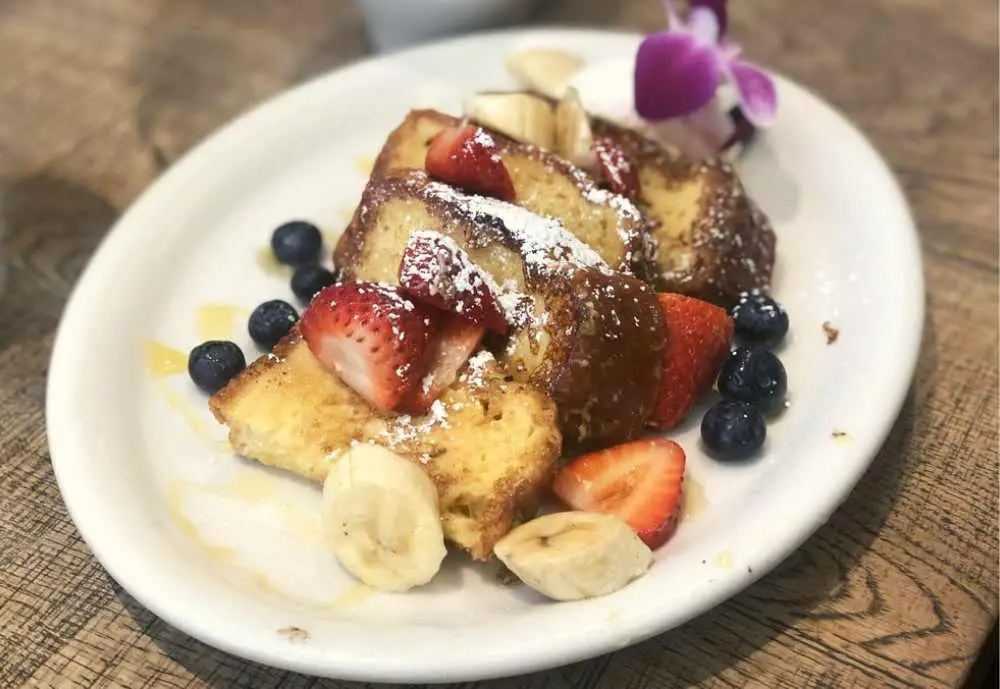 Heavenly Island Lifestyle, best breakfast spots in Waikiki, Hawaii