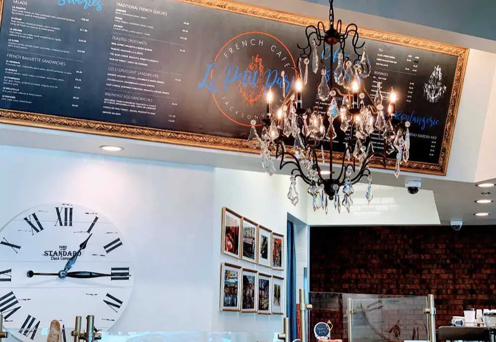 Le Petit Paris, best breakfast restaurants in Jacksonville Florida