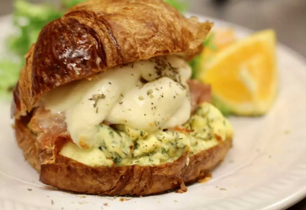 Le Petit Paris, best french breakfast in Jacksonville Fl