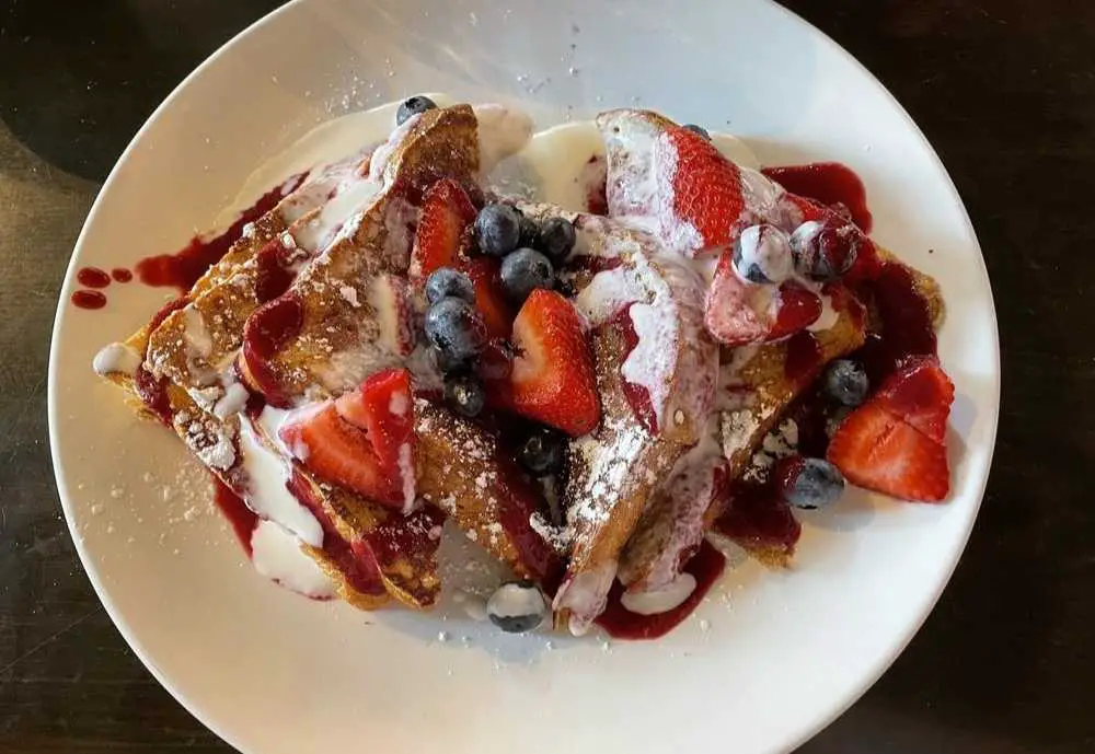 rooster, best breakfast spots in stl