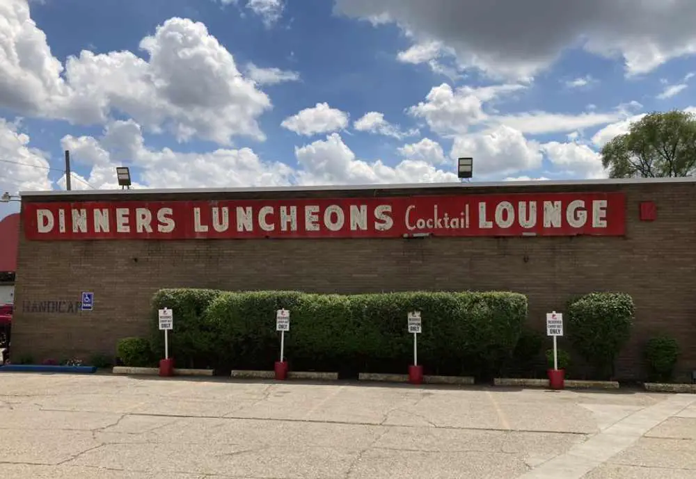 Loui’s Pizza, best pizza restaurants in Detroit MI