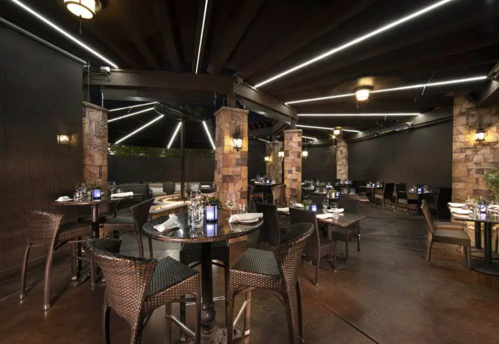 patio seating, ferraro's ristorante, las vegas