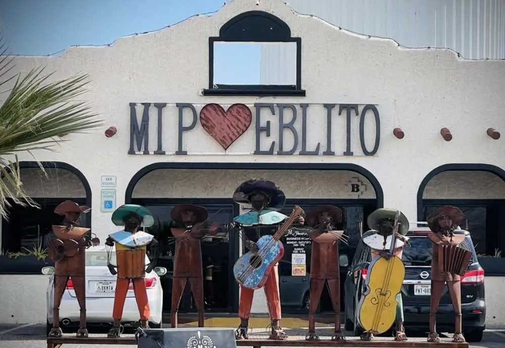 mariachi statues in front of Mi Pueblito Cafe in El Paso, Texas, best breakfast in el paso