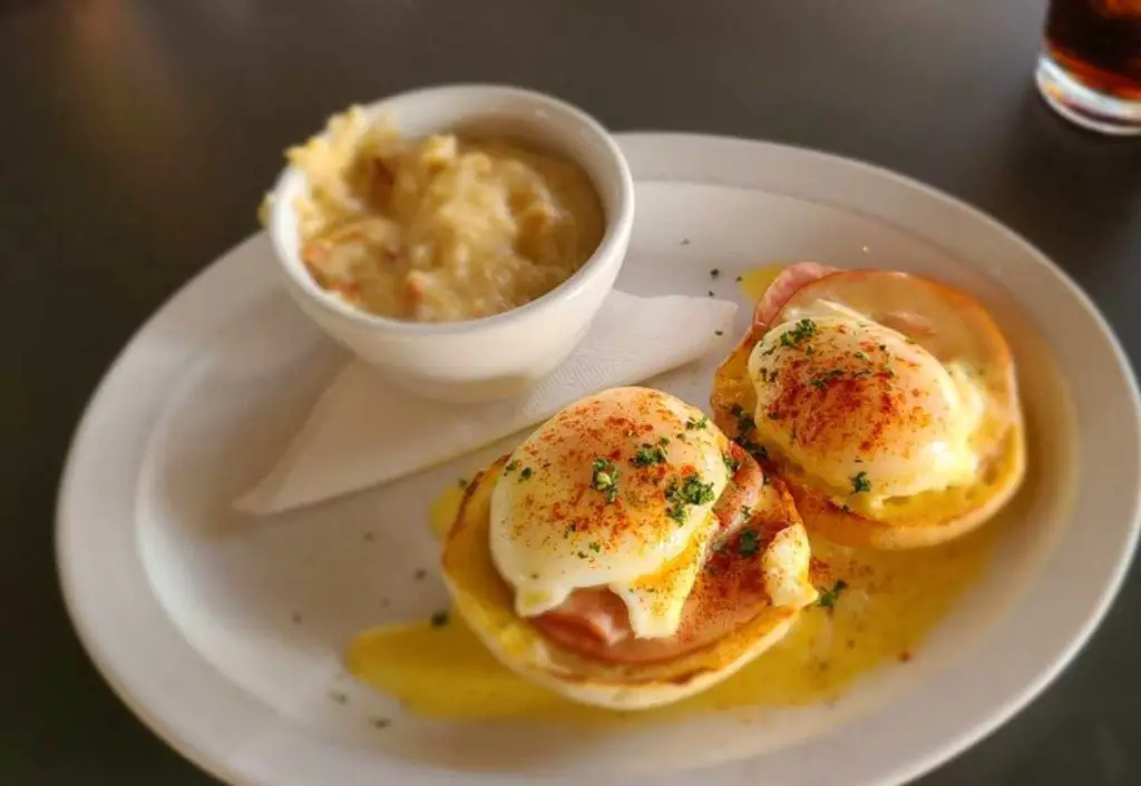 eggs benedict at wild eggs in lexington, kentucky