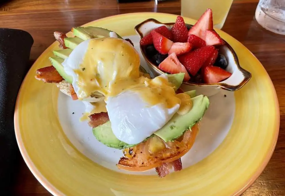 Eggs Benedict at Honeycomb Cafe in Charlotte NC, best breakfast spots in Charlotte
