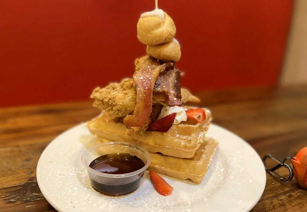 chicken, waffles and gravy at Maple Leaf Diner in Plano Texas, best breakfast in Plano