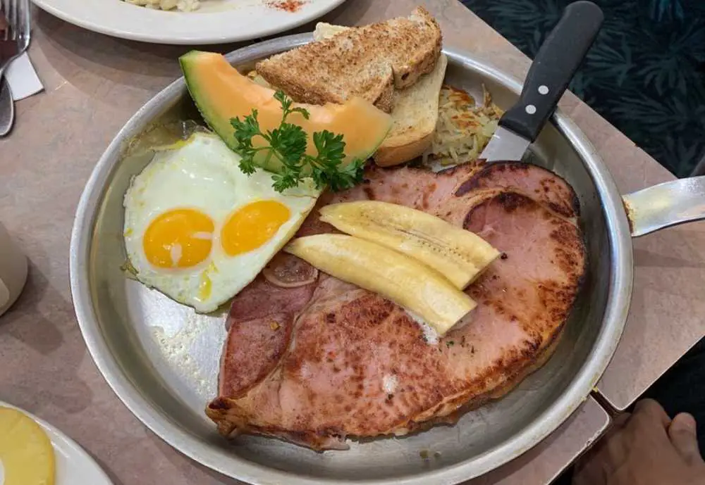 Pegs Glorified Ham Steak & Eggs at P