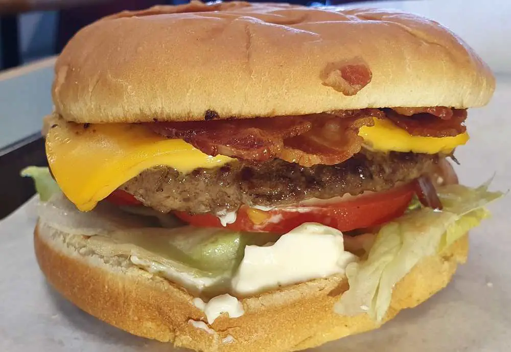 Bacon cheeseburger from Giant Hamburgers in Mesa, Arizona