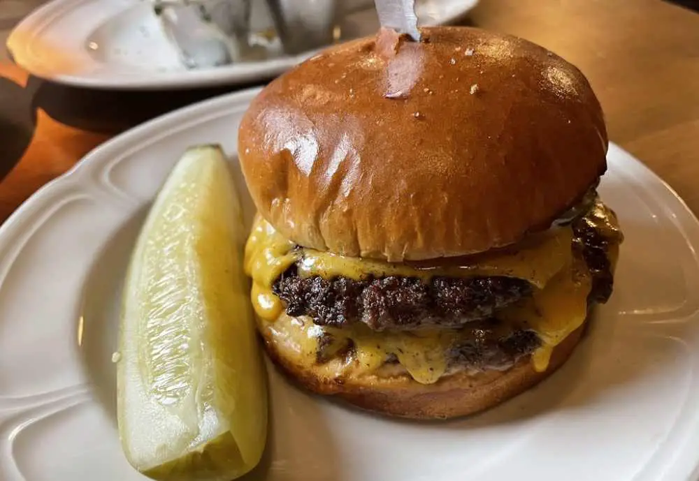 Sumptuous burger at Au Cheval in Chicago, best burgers in Chicago