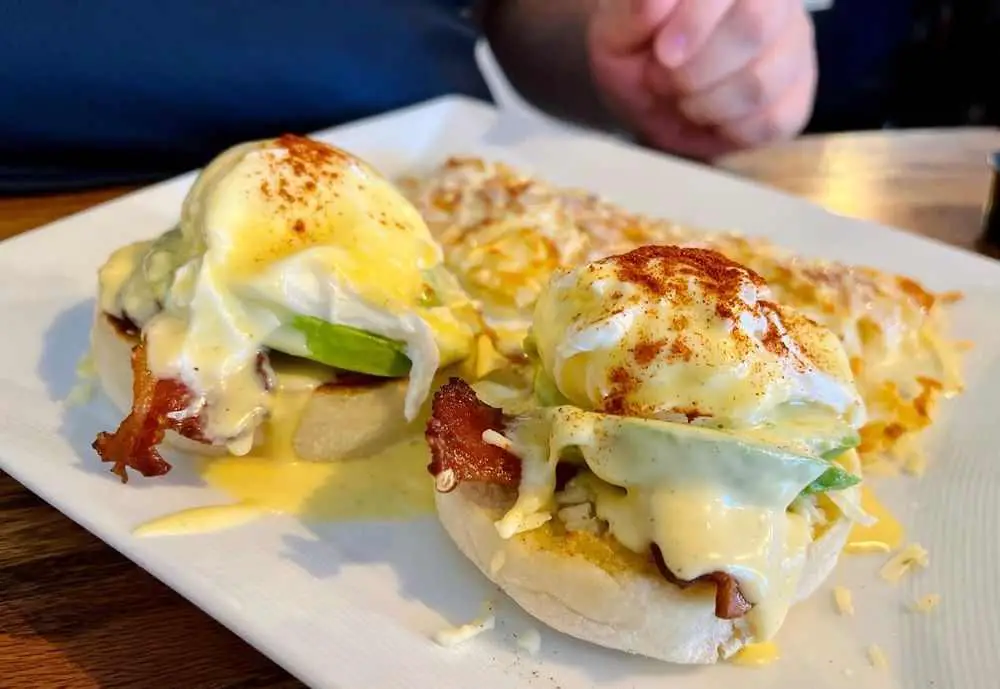 eggs benedict and omelet at La Casita Breakfast Cafe in Cedar Rapids Iowa