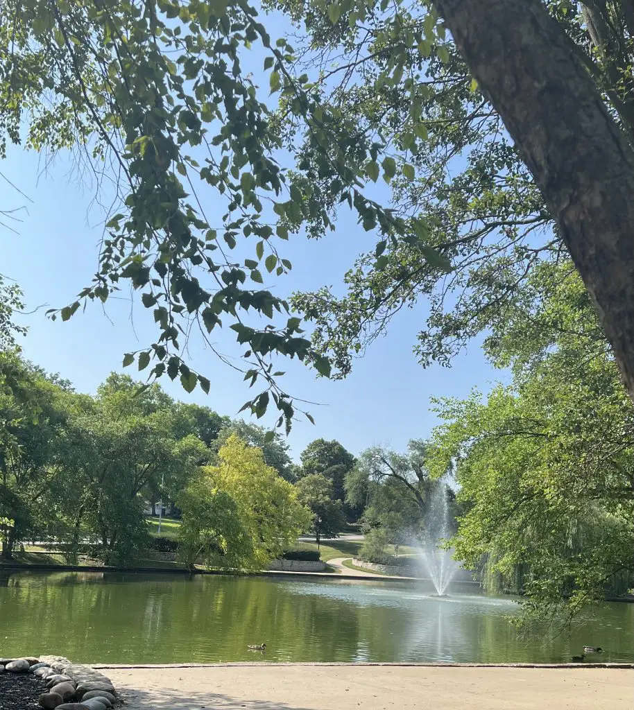 Loose Park lake and fountains in Kansas City