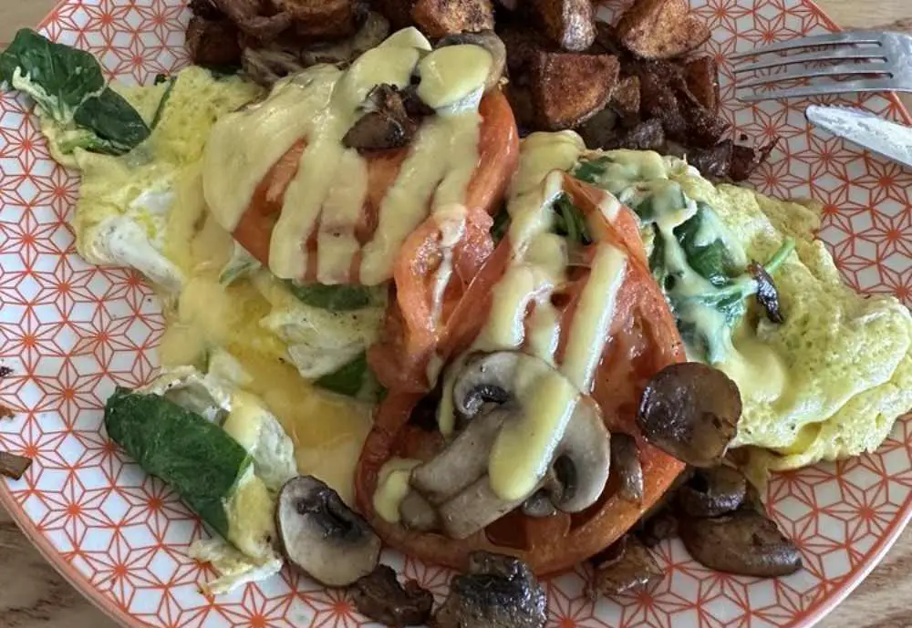 spinach and mushroom omelet at Aunt Katie's retaurant in Pensacola FL