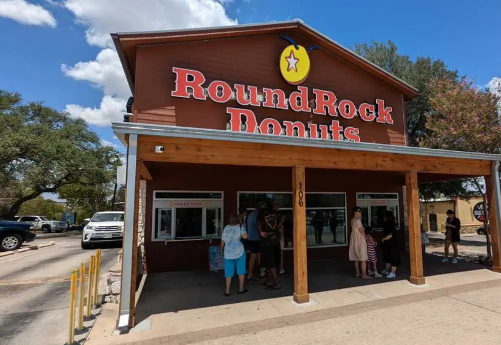 The exterior of Round Rock Dounts in Round Rock Texas