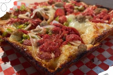 2 amazing pizza spots in Texas
