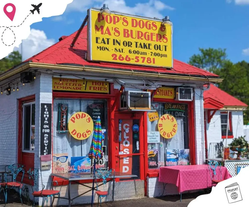 Awesome mom and pop burger and hot dog restaurant in Richmond VA. Pop's Dogs & Ma's Burgers