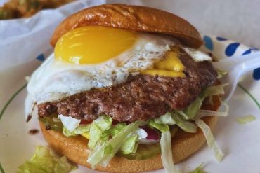 a burger with fried egg at willie's place in Wichita falls texas