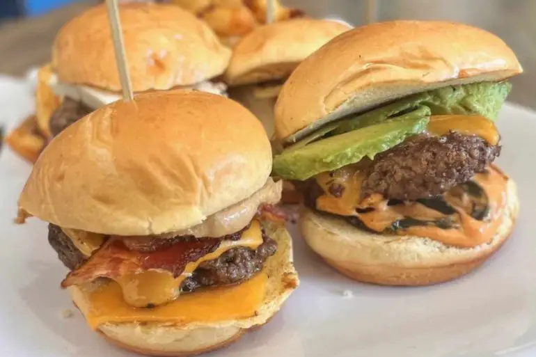 amazing burgers at hamburgerseria in Joliet illinois