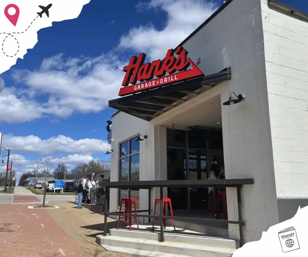 outside view, hank's garage and grill in Shawnee ks
