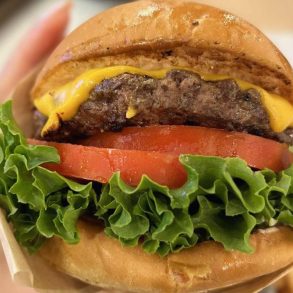 cheeseburger at a+ burger in oakland california