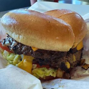 a huge burger at roscoe's burger inn in El Paso texas