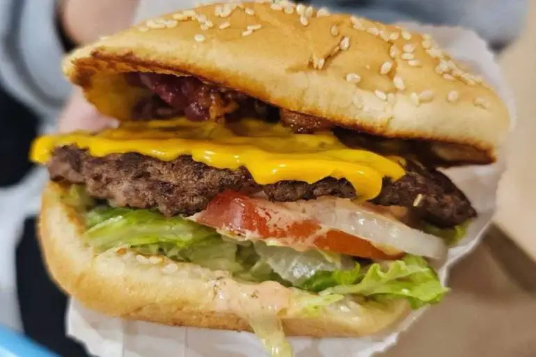 burger at king's burger in San Jose ca