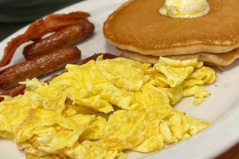 breakfast plate at the doodle restaurant in Chino california