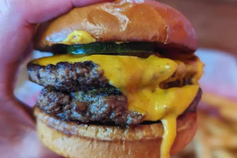 double cheeseburger at beth's burger bar in lake mary