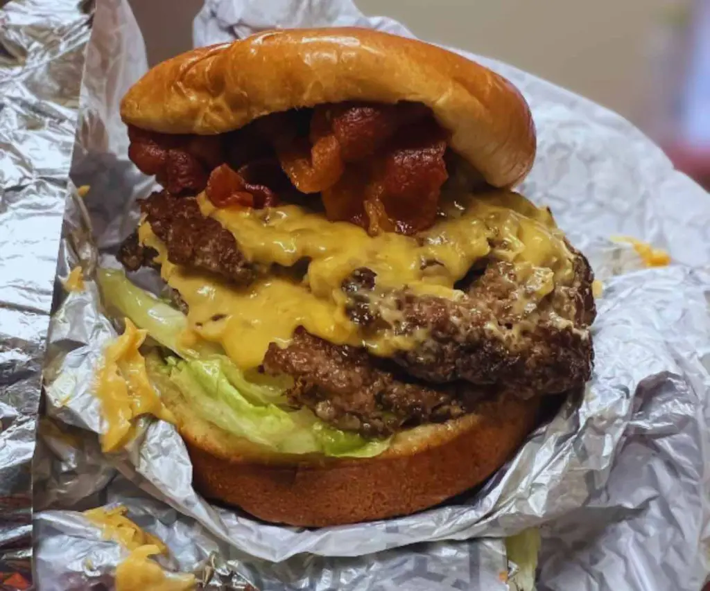 juicy smash burger at lucy's in Chicago illinois