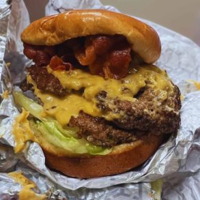 juicy smash burger at lucy's in Chicago illinois