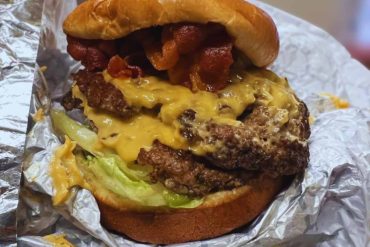 juicy smash burger at lucy's in Chicago illinois