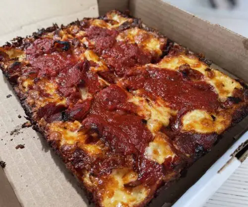 detroit style pizza at squarehouse pizza in gainesville