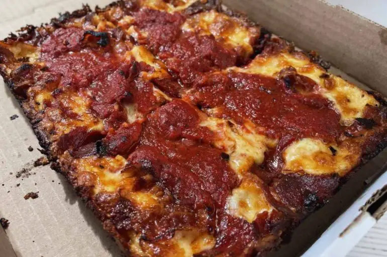 detroit style pizza at squarehouse pizza in gainesville