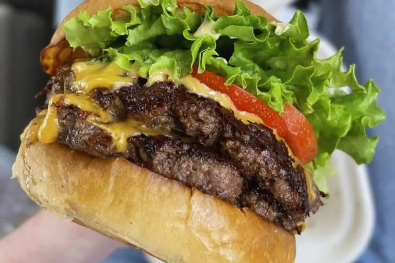 1/2 pound burger at Beep's burgers in San Francisco, california