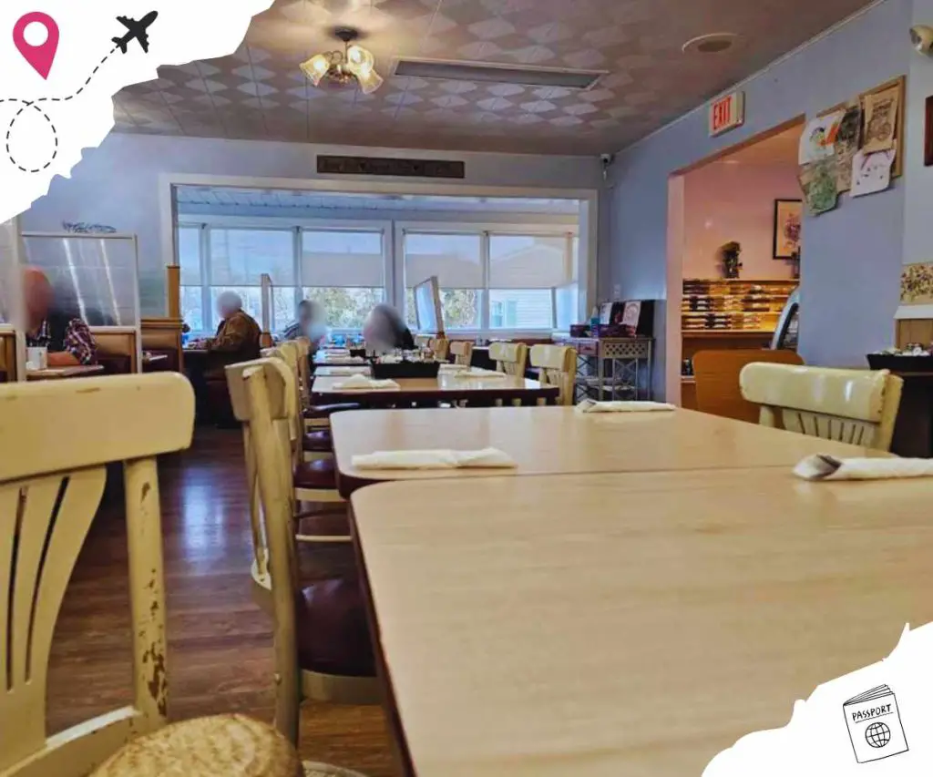 inside Wedgewings famy restaurant in perrysville ohio