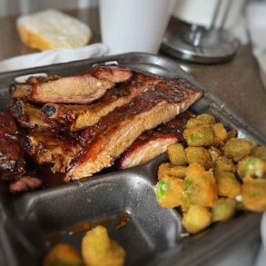 bbq plate at archibald's bbq in Tuscaloosa alabama