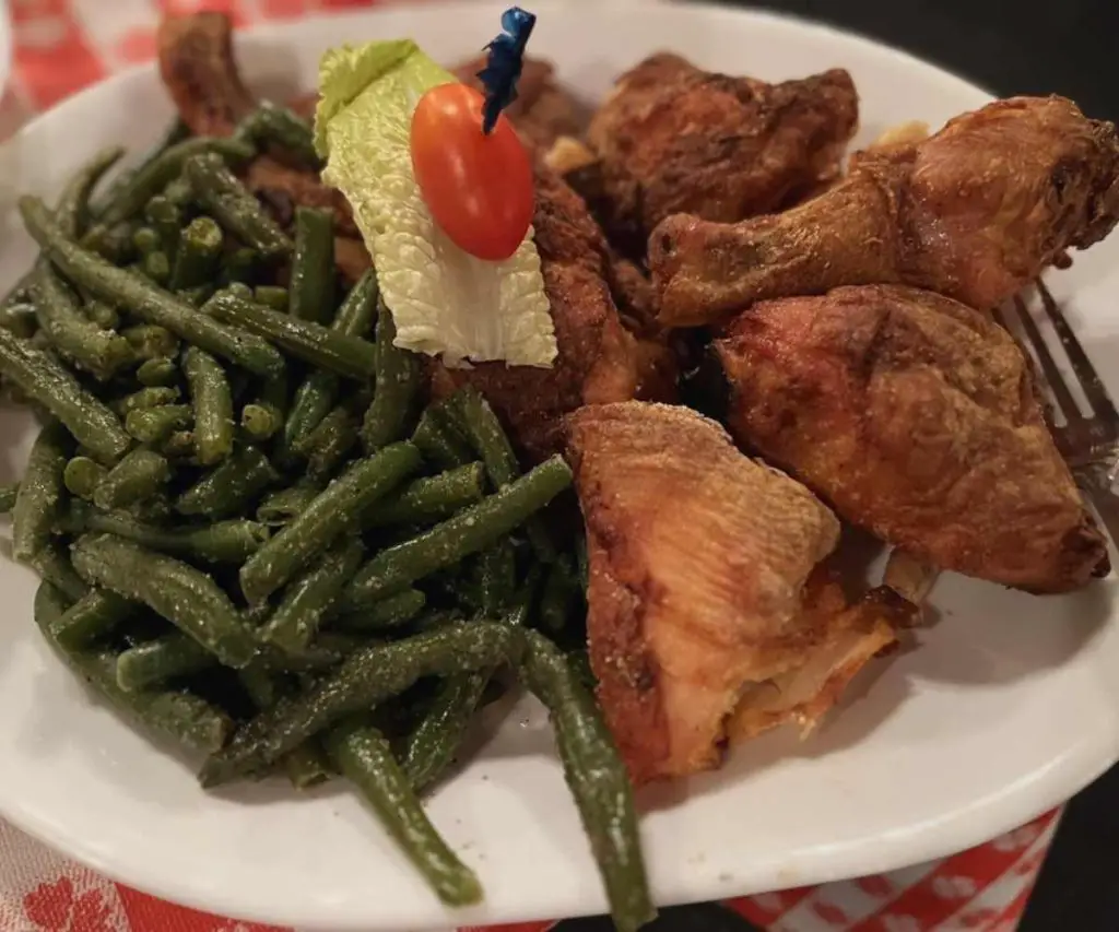 fried chicken and green beans at genitti's hole in the wall in Northville michigan