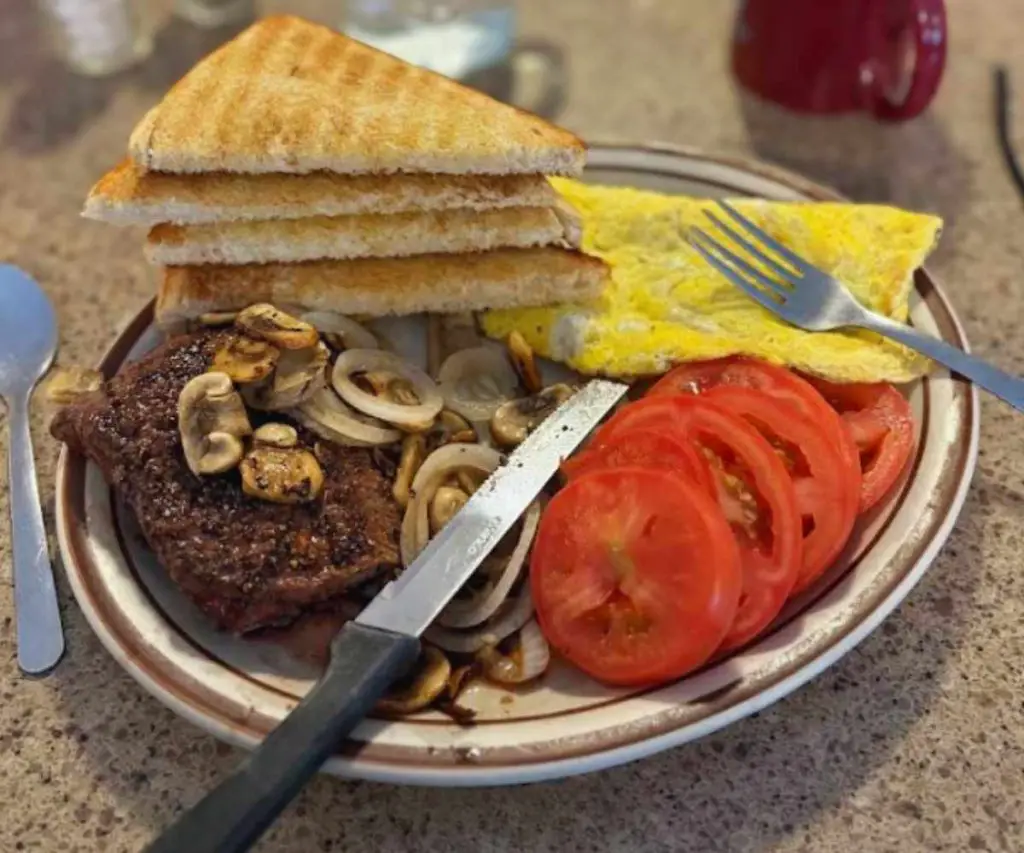 huge breakfast at the rusty lantern diner in Ucon idaho