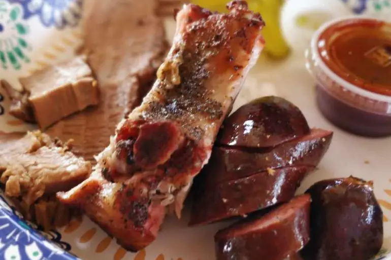 BBQ plate at hillbillyz of Texas in Boerne texas