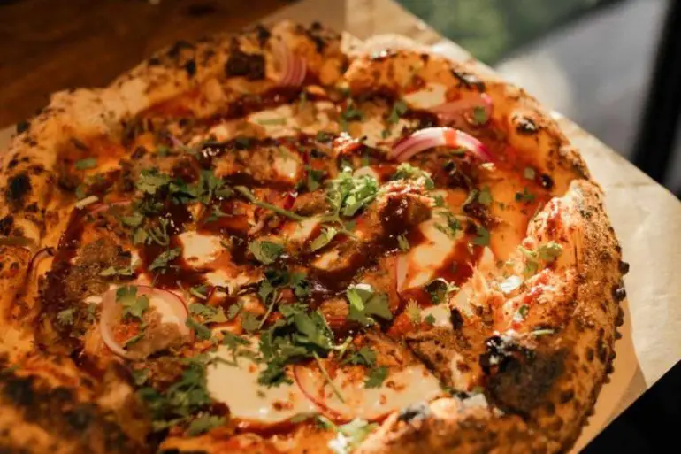 delicious and hot pizza out of the wood fired oven at deserto pizzeria in El Paso texas