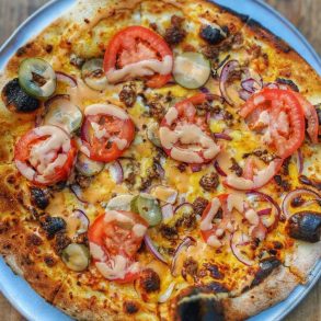 amazing pizza at dutch's brewhouse in long beach california