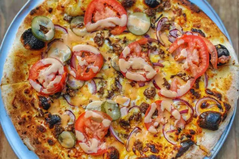 amazing pizza at dutch's brewhouse in long beach california