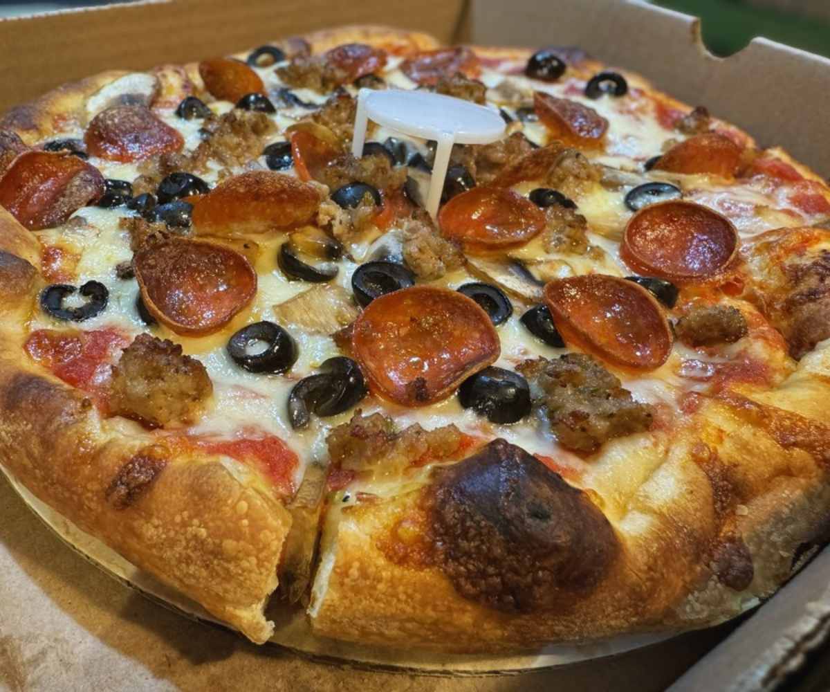 pizza at 2 brothers pizza in Riverside california
