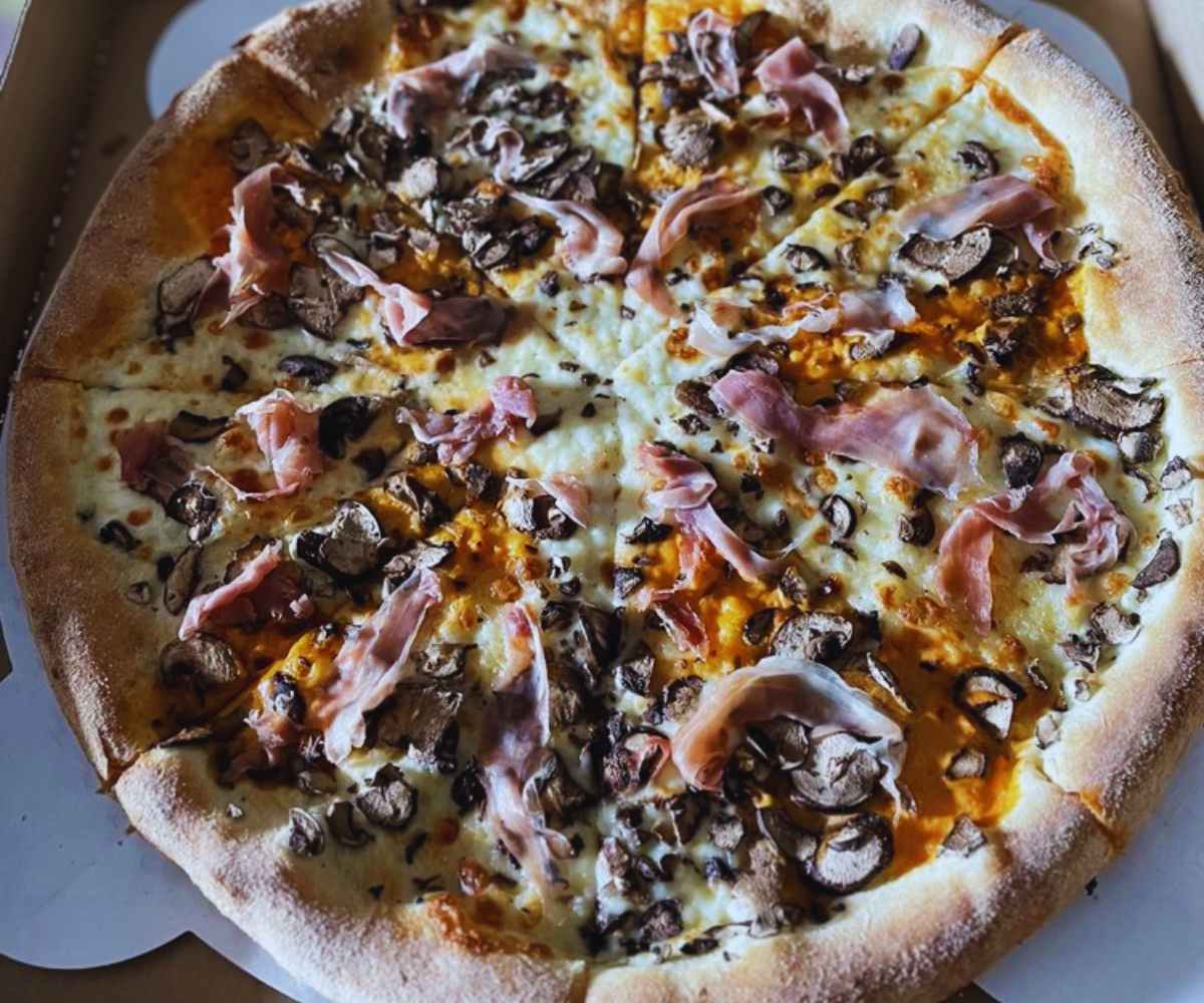 the alla Vodka pizza at cerrone's wood fired pizzeria in Columbus GA