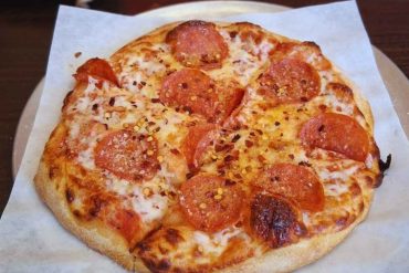 pizza at mik's pizza in Oxnard, ca