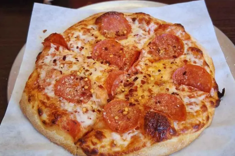 pizza at mik's pizza in Oxnard, ca